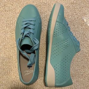 Brand new sz 42 Dansko sneakers